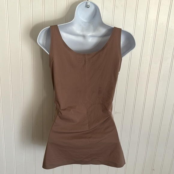 Hema Women’s seamless shaper tank size Large - Picture 4 of 7